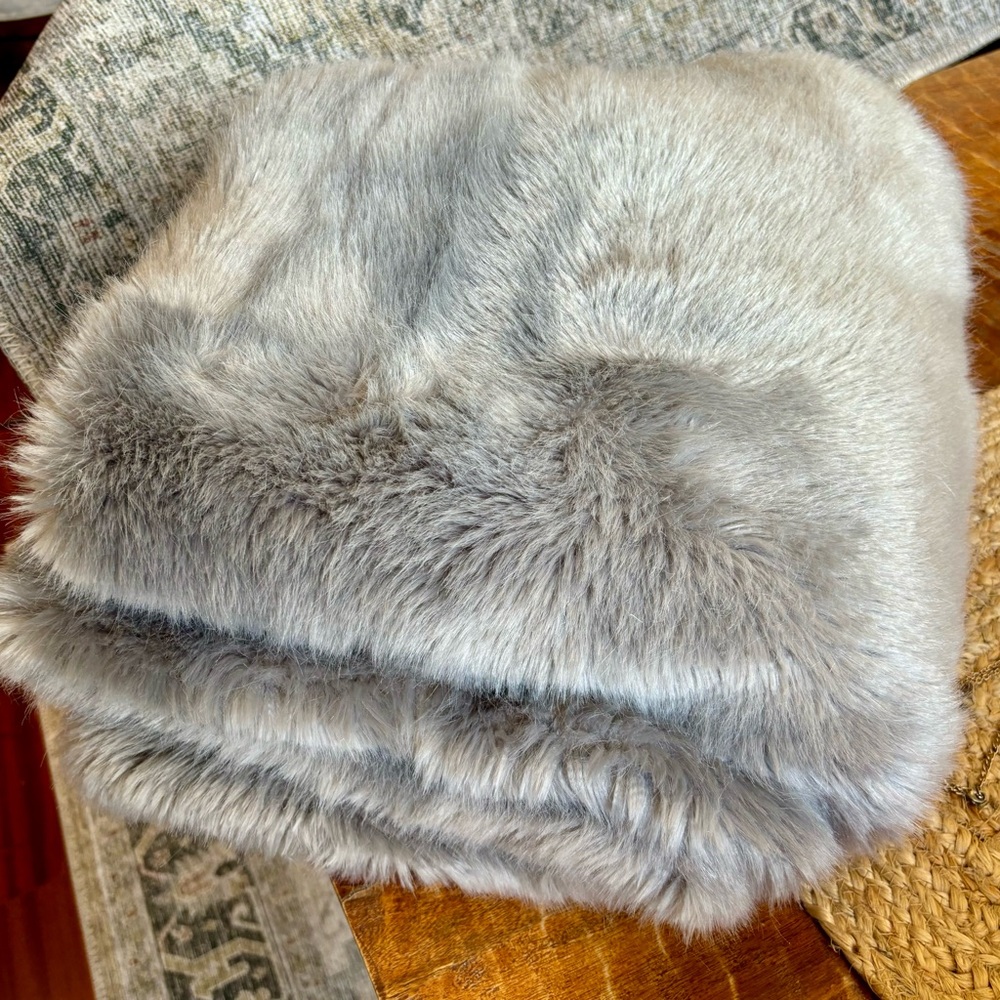 Restoration hardware teen gray faux fur throw 4 ft x 6 ft like new!!